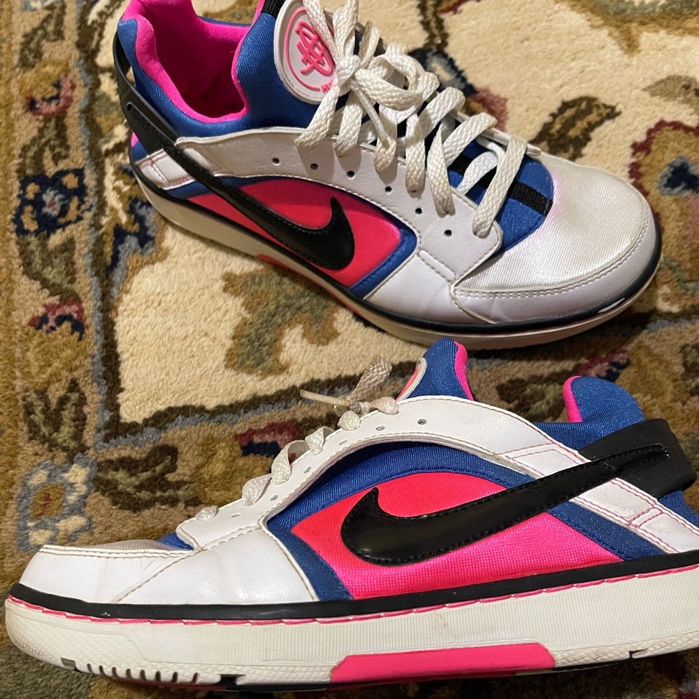 Vintage Women’s Hot Pink Blue & White Nike Shoes Size 7.5 - Picture 11 of 17